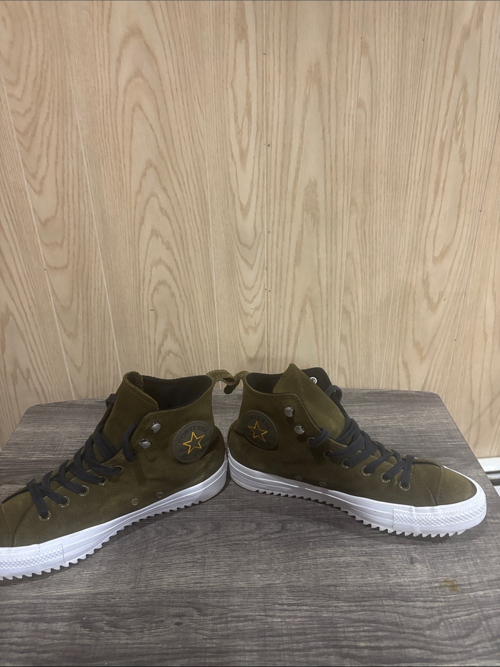 Converse chuck taylors  army green sweud look at the bottom no wear tare 9.5